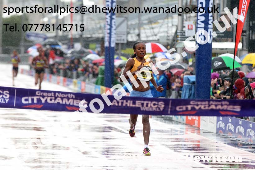 Mercy Cherono wins the 2 miles, Great North CityGames. Photo: David T. Hewitson/Sports for All Pics